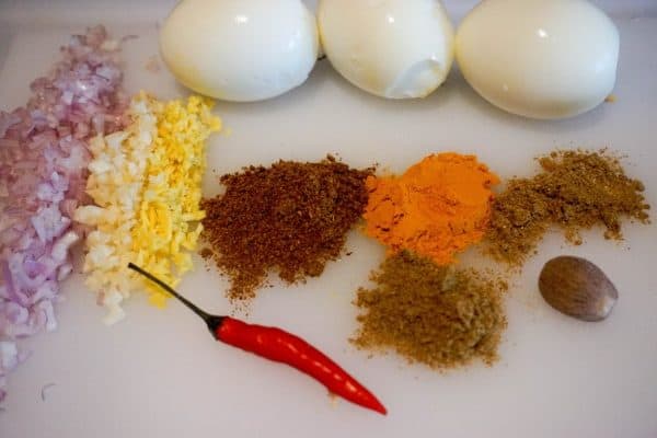 spicy egg curry ingredients