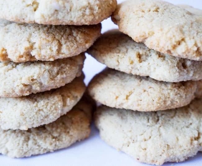 macadamia nut cookies final horizontal