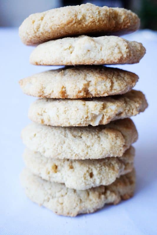 macadamia nut cookies final vertical