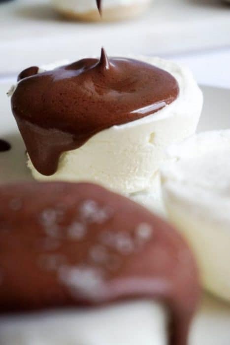 easy no bake cheesecake easy no bake cheesecake being topped with low carb chocolate ganache