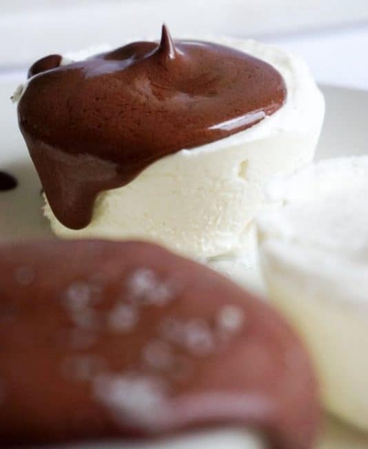 easy no bake cheesecake easy no bake cheesecake being topped with low carb chocolate ganache