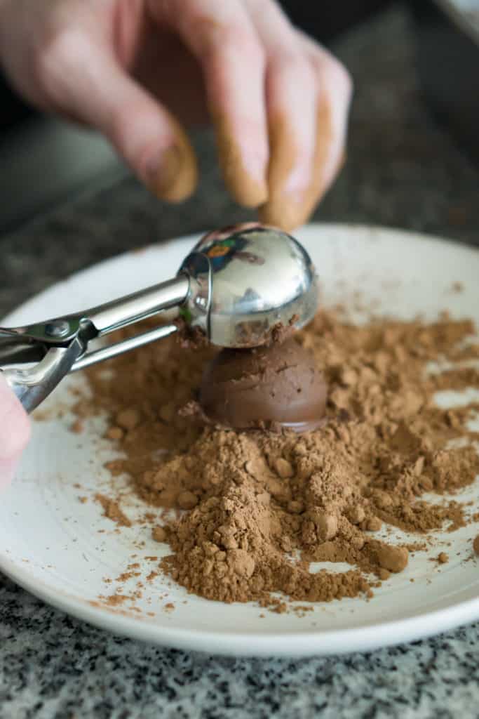 Our easy chocolate truffles recipe combines the richflavors of dark chocolate and heavy cream to make the perfect low carb dessert for any night of the week!