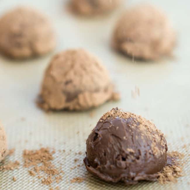 Easy Chocolate Truffles Easy Chocolate Truffles