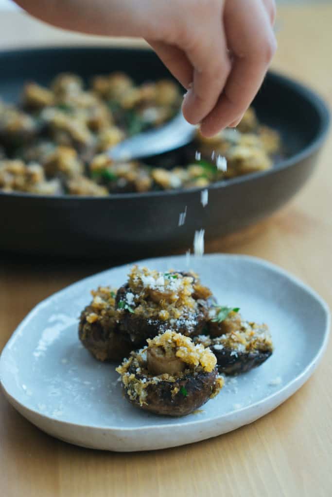 Parmesan Garlic Oven Roasted Mushrooms - KetoConnect