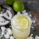 A single keto margarita with limes