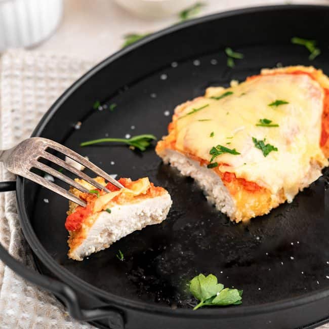 keto chicken parmesan final plate of chicken parmesan