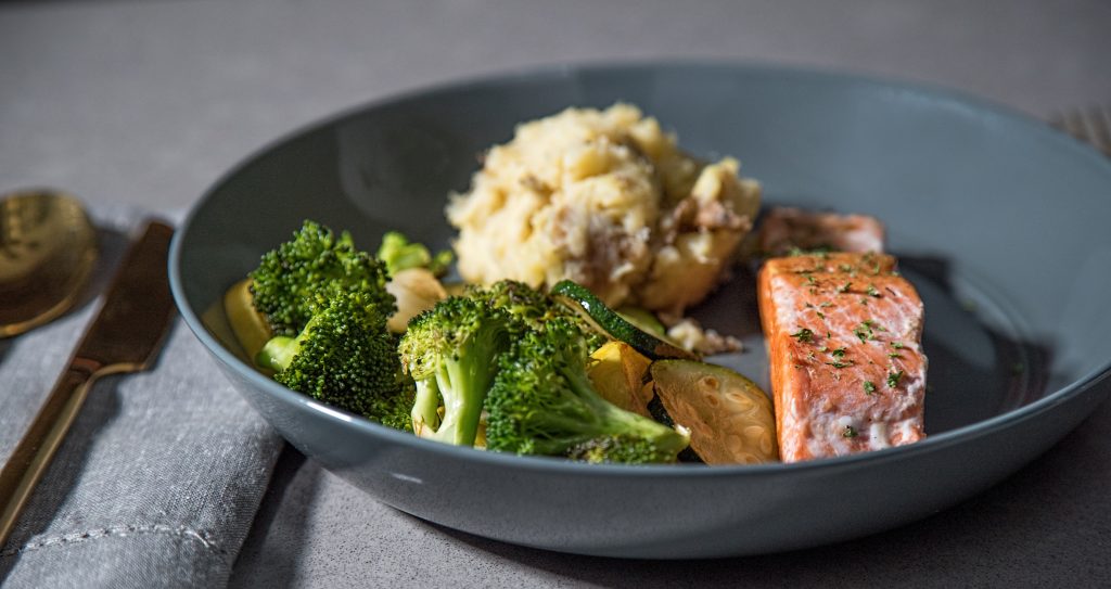 trifecta meals review trifeta salmon paleo in a ceramic bowl
