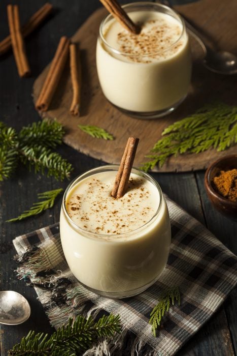 homemade keto eddnog served with cinnamon