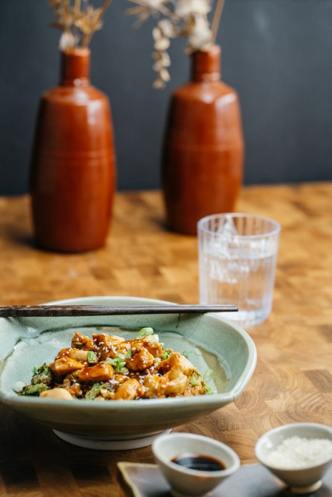 Keto Teriyaki Chicken Teriyaki Chicken for keto served in a ceramic bowl