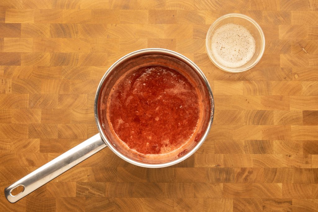 Sugar free strawberry jam strawberry fruit juice with gelatin