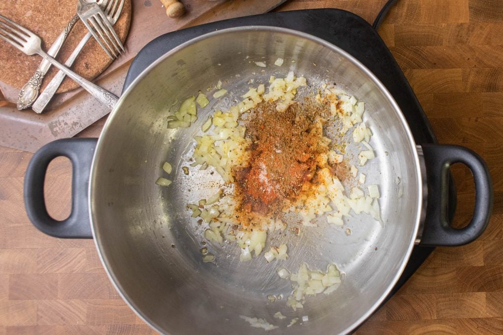 keto white chicken chili spices in oil