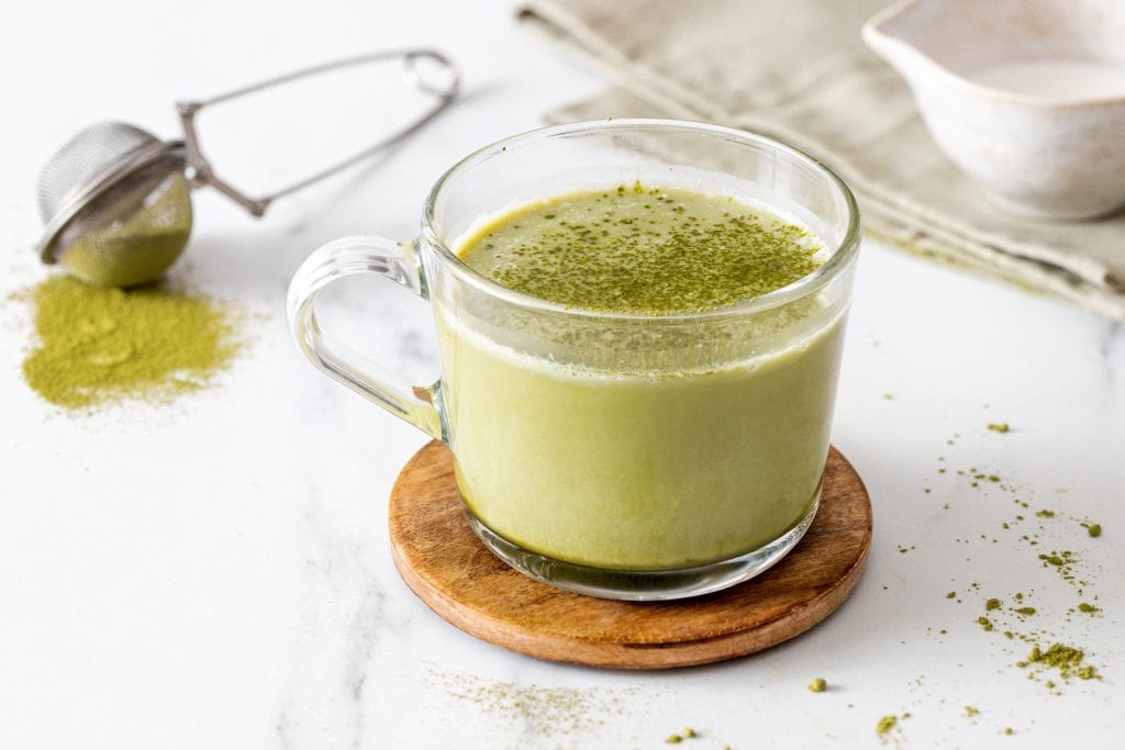 keto matcha latte servert 