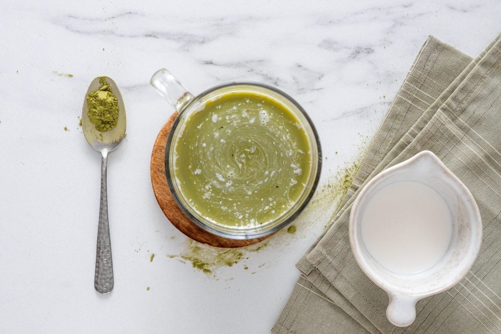 keto matcha latte adding cream to matcha latte
