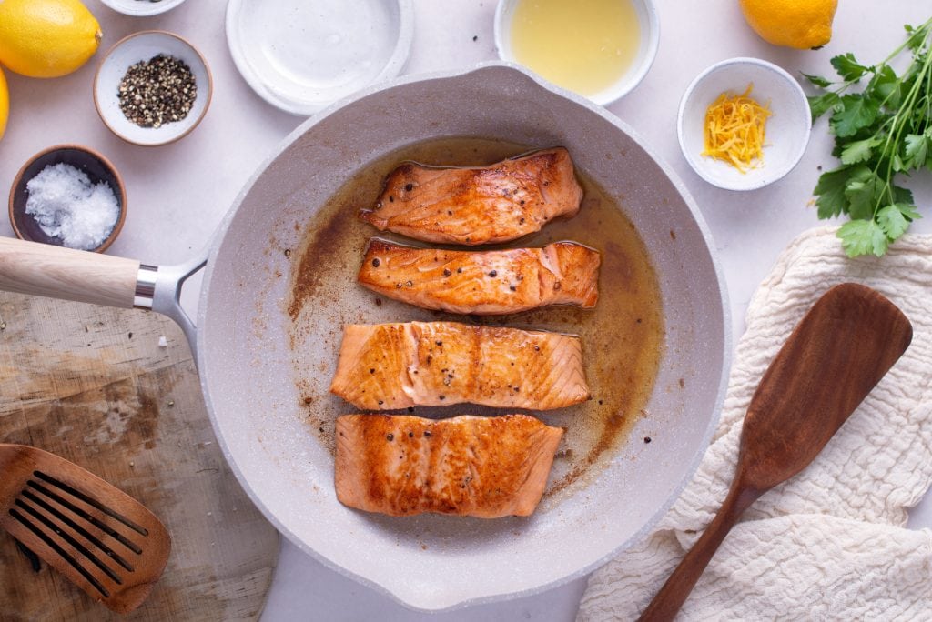 pan frying salmon