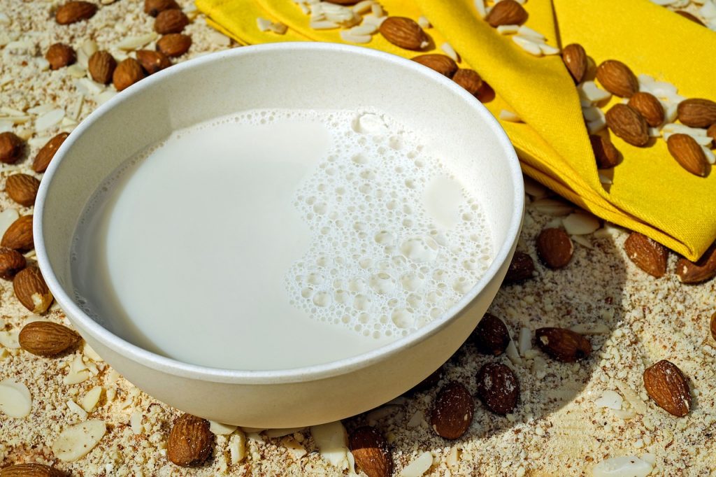 is almond milk keto