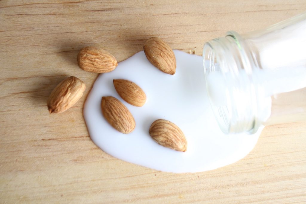 is almond milk keto